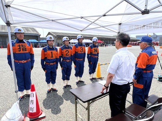 団長決意表明する団員たち