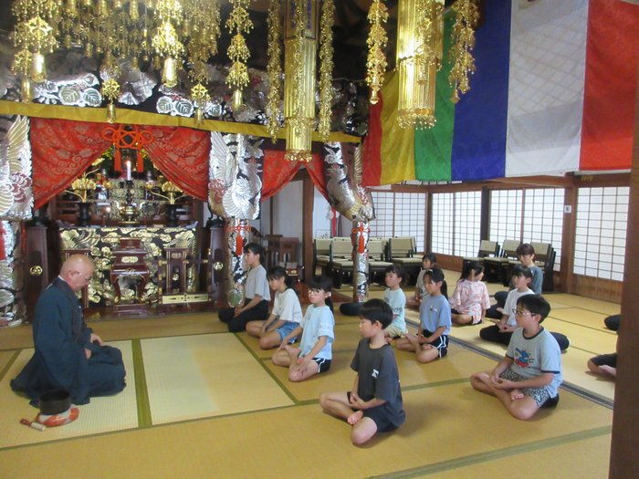 伝燈寺で座禅