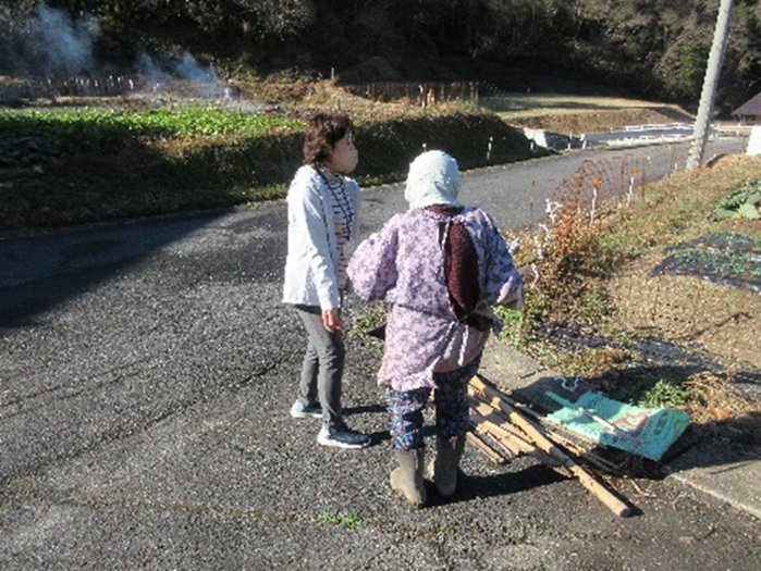 住民さんへ聞き取りをする様子