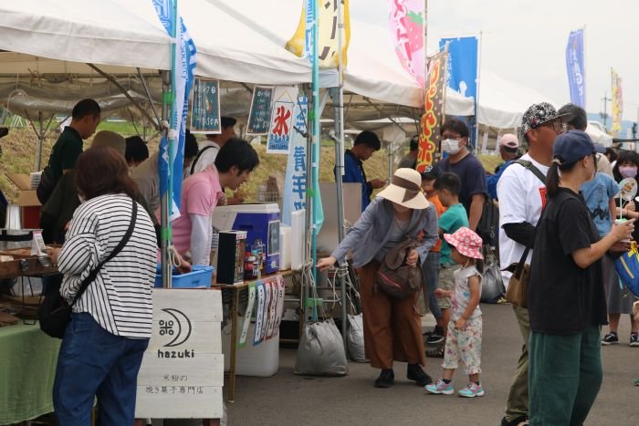 屋台がずらりと並んでいます