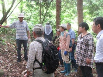 三軒家古墳の視察の様子