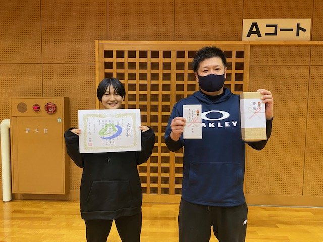 親子ダブルス優勝.jpg