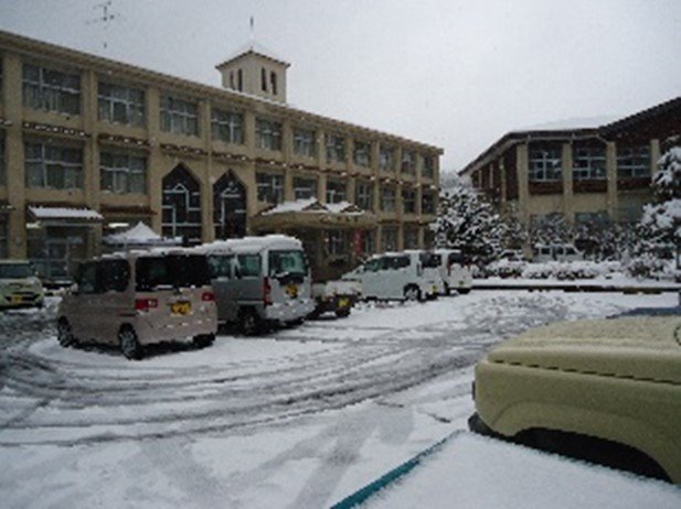 まつり初日には雪が