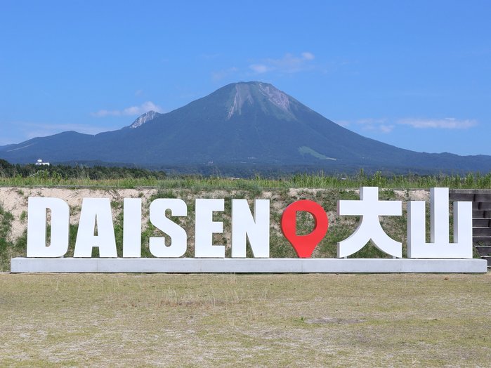 大山を背景にDAISENモニュメントとパシャリ