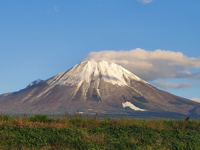 大山に初冠雪