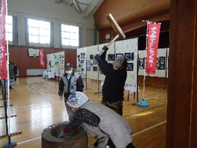 餅つきの様子